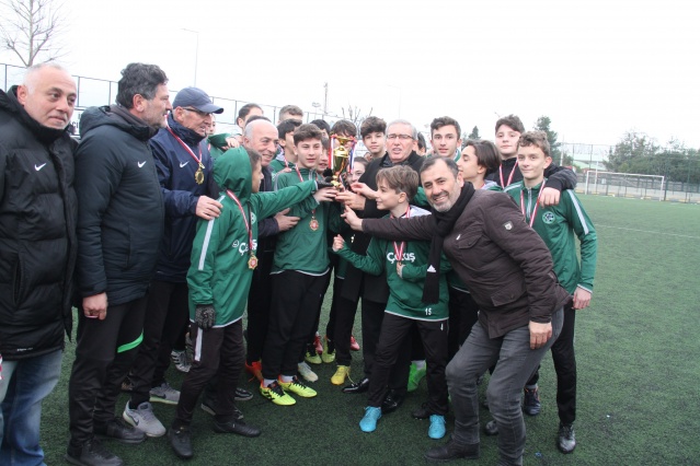 Harmanlıkspor kupaları topladı
