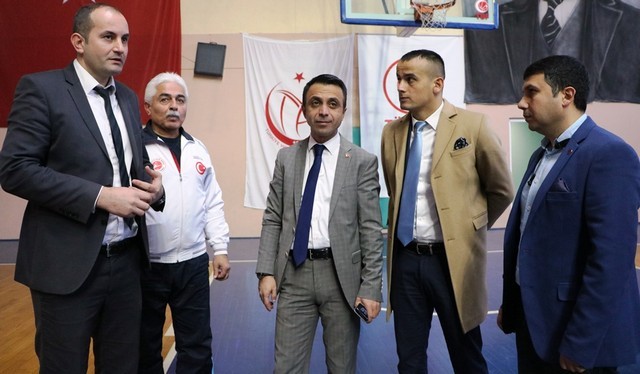 Küçükler ringe sığmadı