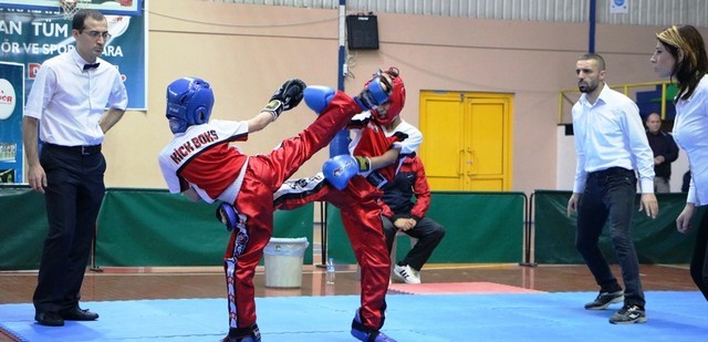 Küçükler ringe sığmadı