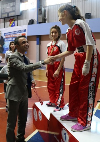 Küçükler ringe sığmadı