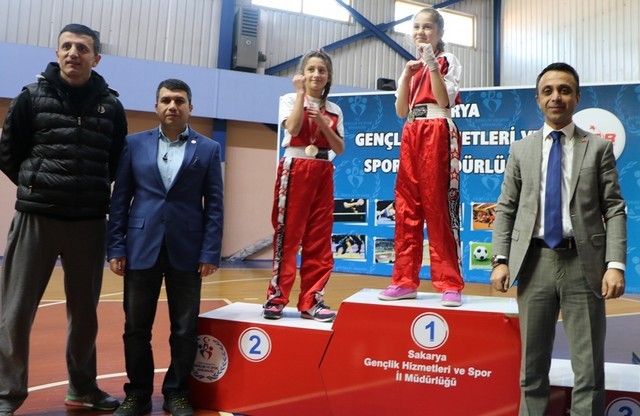 Küçükler ringe sığmadı