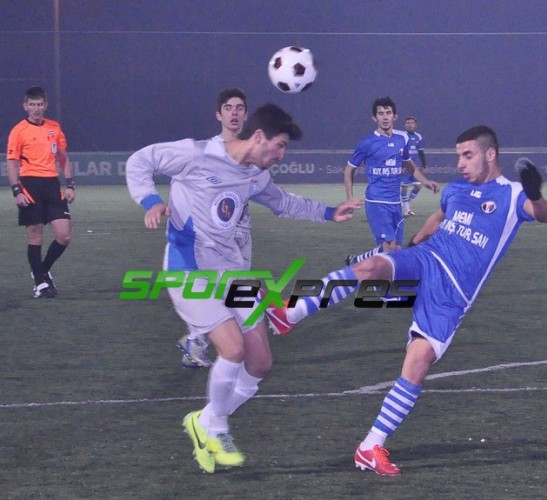 Adapazarısporlu futbolcular tribünlere saldırdı