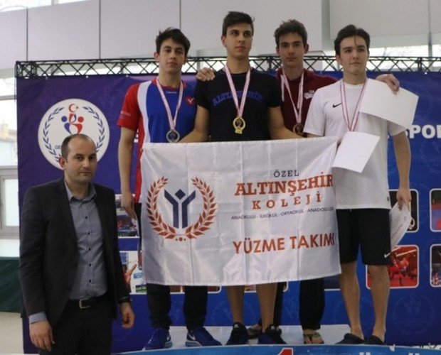 Gençler Yüzmede dereceler açıklandı