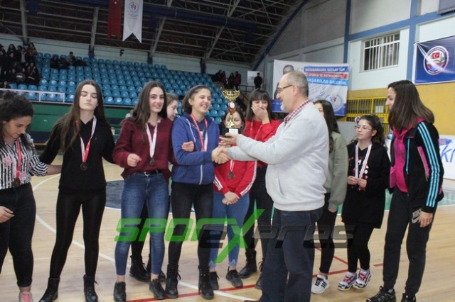 KIZLARDA ŞAMPİYON HENDEK MTAL
