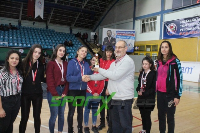 KIZLARDA ŞAMPİYON HENDEK MTAL