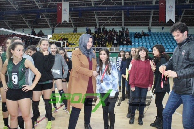 KIZLARDA ŞAMPİYON HENDEK MTAL