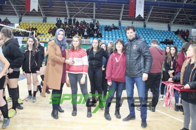 KIZLARDA ŞAMPİYON HENDEK MTAL
