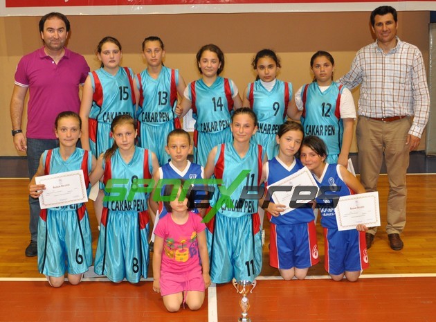 Minik Kızlar Basketbolda Şampiyon Gençlik Merkezi