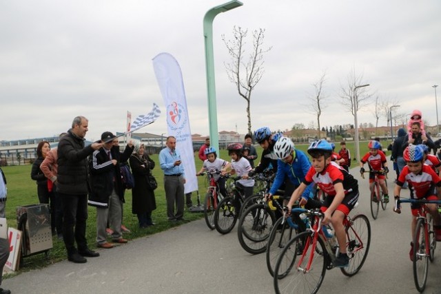 Bisikletçiler Sakarya Park’ta  Pedal Çevirdiler