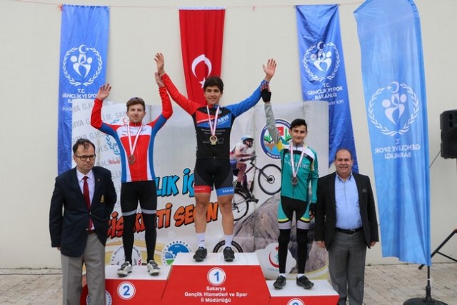 Bisikletçiler Sakarya Park’ta  Pedal Çevirdiler