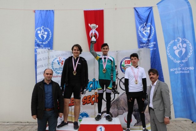 Bisikletçiler Sakarya Park’ta  Pedal Çevirdiler