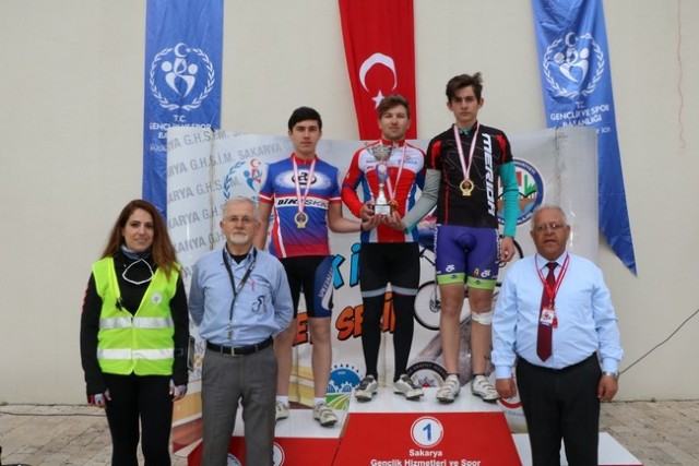 Bisikletçiler Sakarya Park’ta  Pedal Çevirdiler