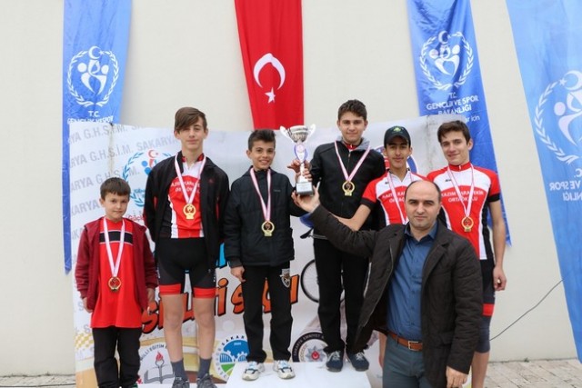 Bisikletçiler Sakarya Park’ta  Pedal Çevirdiler