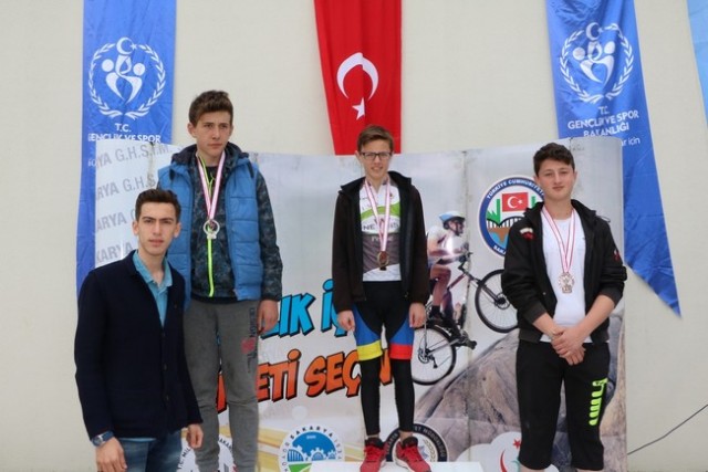 Bisikletçiler Sakarya Park’ta  Pedal Çevirdiler