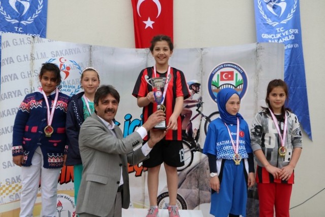 Bisikletçiler Sakarya Park’ta  Pedal Çevirdiler