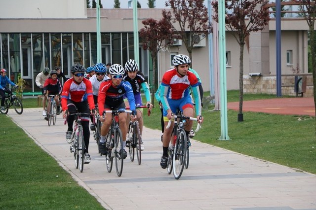 Bisikletçiler Sakarya Park’ta  Pedal Çevirdiler