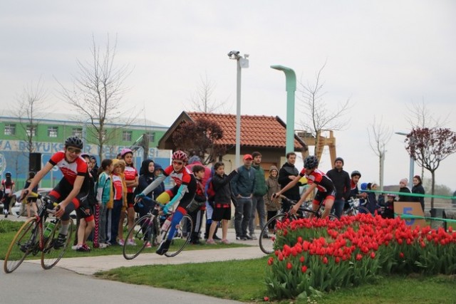 Bisikletçiler Sakarya Park’ta  Pedal Çevirdiler