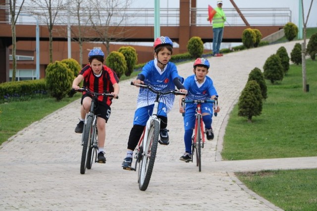 Bisikletçiler Sakarya Park’ta  Pedal Çevirdiler