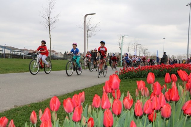 Bisikletçiler Sakarya Park’ta  Pedal Çevirdiler