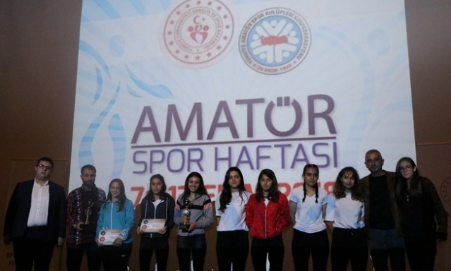 YILIN ENLERİ ÖDÜLLERİNİ ALDI