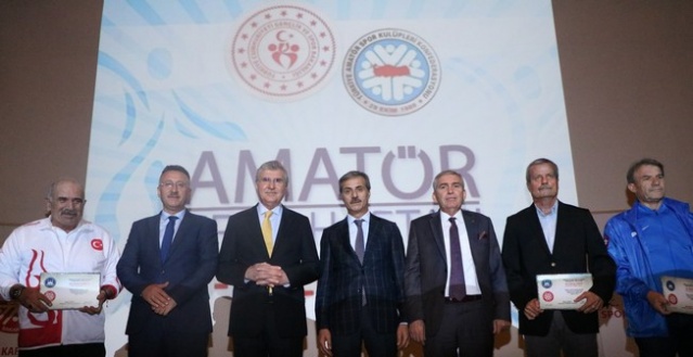 YILIN ENLERİ ÖDÜLLERİNİ ALDI