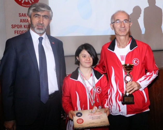 YILIN ENLERİ ÖDÜLLERİNİ ALDI