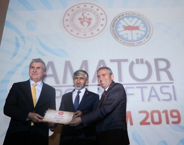 YILIN ENLERİ ÖDÜLLERİNİ ALDI