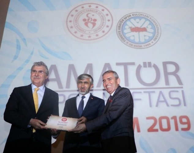 YILIN ENLERİ ÖDÜLLERİNİ ALDI