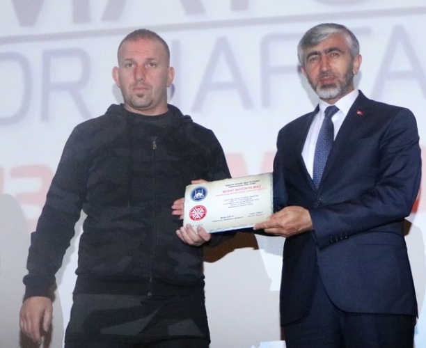 YILIN ENLERİ ÖDÜLLERİNİ ALDI