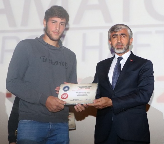 YILIN ENLERİ ÖDÜLLERİNİ ALDI