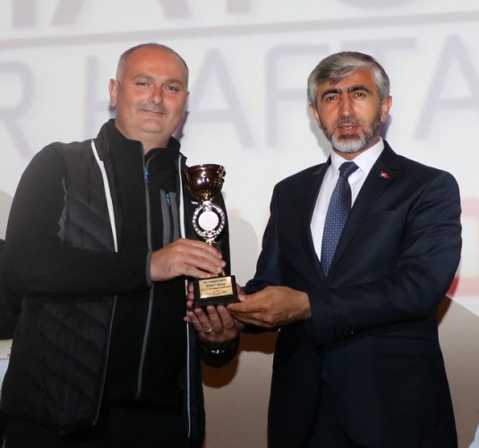 YILIN ENLERİ ÖDÜLLERİNİ ALDI