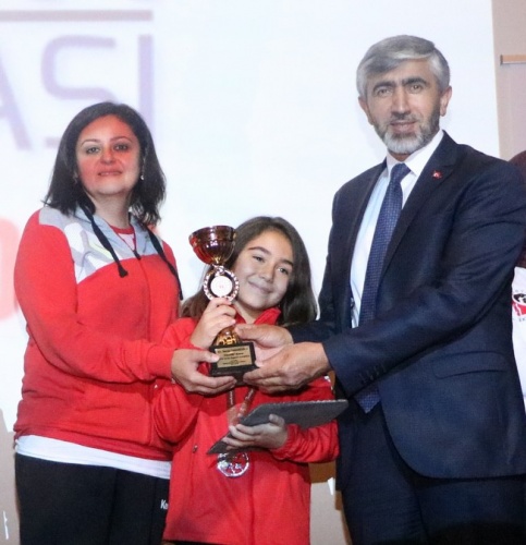 YILIN ENLERİ ÖDÜLLERİNİ ALDI