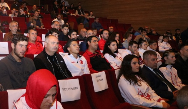 YILIN ENLERİ ÖDÜLLERİNİ ALDI