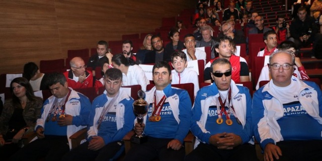 YILIN ENLERİ ÖDÜLLERİNİ ALDI