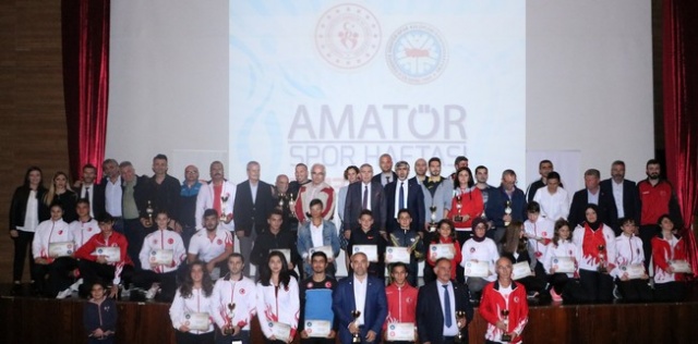 YILIN ENLERİ ÖDÜLLERİNİ ALDI