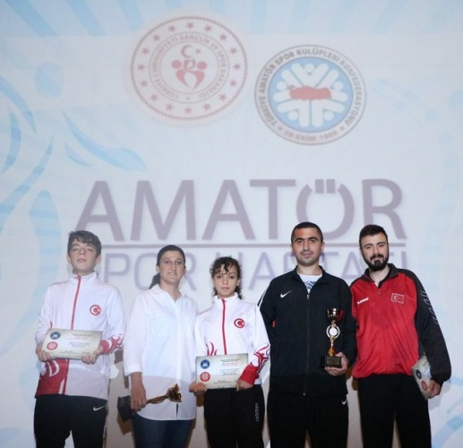 YILIN ENLERİ ÖDÜLLERİNİ ALDI