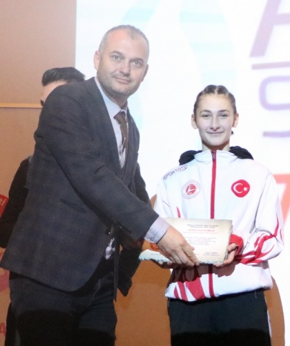 YILIN ENLERİ ÖDÜLLERİNİ ALDI