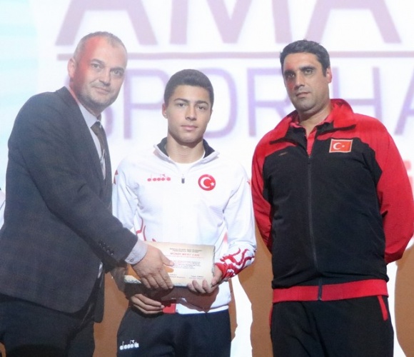 YILIN ENLERİ ÖDÜLLERİNİ ALDI
