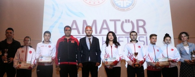 YILIN ENLERİ ÖDÜLLERİNİ ALDI
