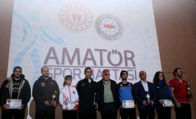 YILIN ENLERİ ÖDÜLLERİNİ ALDI