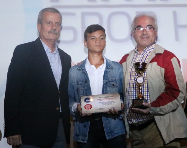 YILIN ENLERİ ÖDÜLLERİNİ ALDI