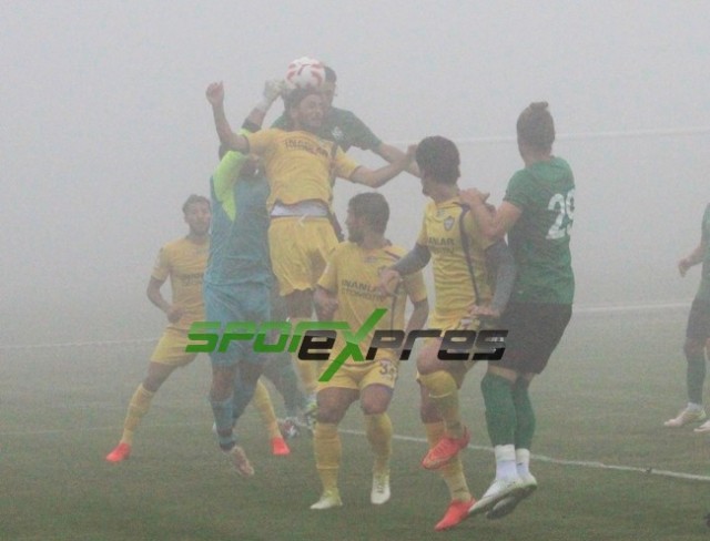 Sakaryaspor-Eyüpspor maçı sis nedeni ile iptal oldu