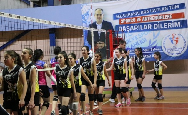 Minik Voleybolcular ödüllerini aldı