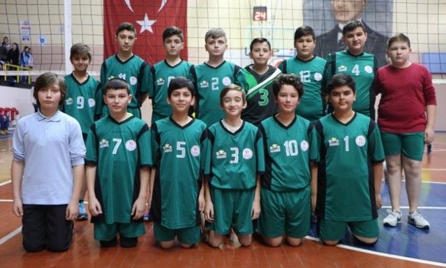 Minik Voleybolcular ödüllerini aldı