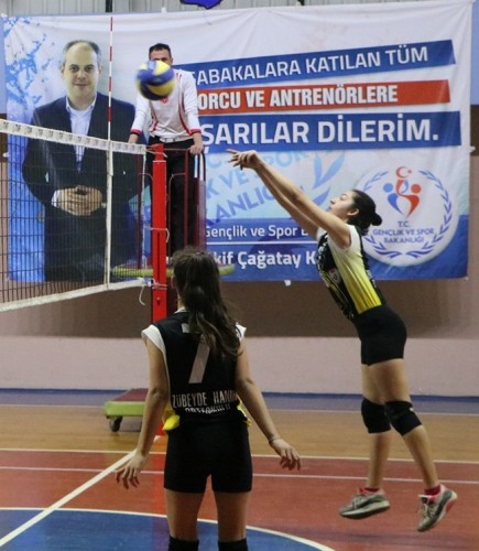 Minik Voleybolcular ödüllerini aldı