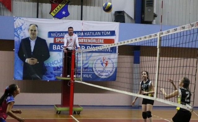 Minik Voleybolcular ödüllerini aldı