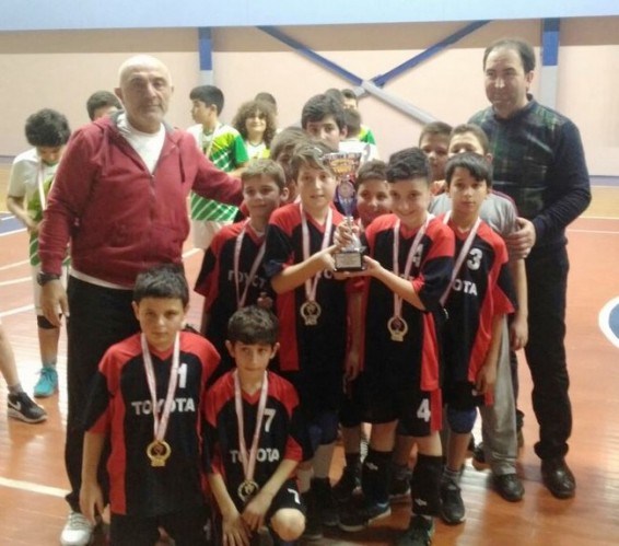 Minik Voleybolcular ödüllerini aldı