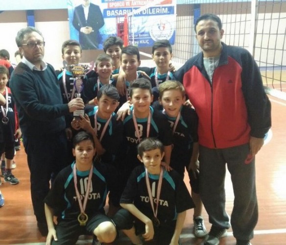 Minik Voleybolcular ödüllerini aldı