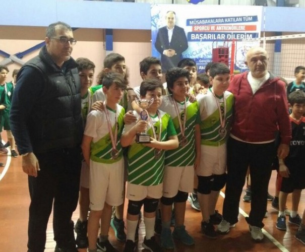 Minik Voleybolcular ödüllerini aldı