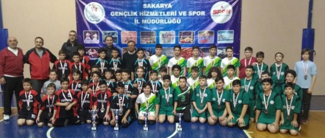 Minik Voleybolcular ödüllerini aldı